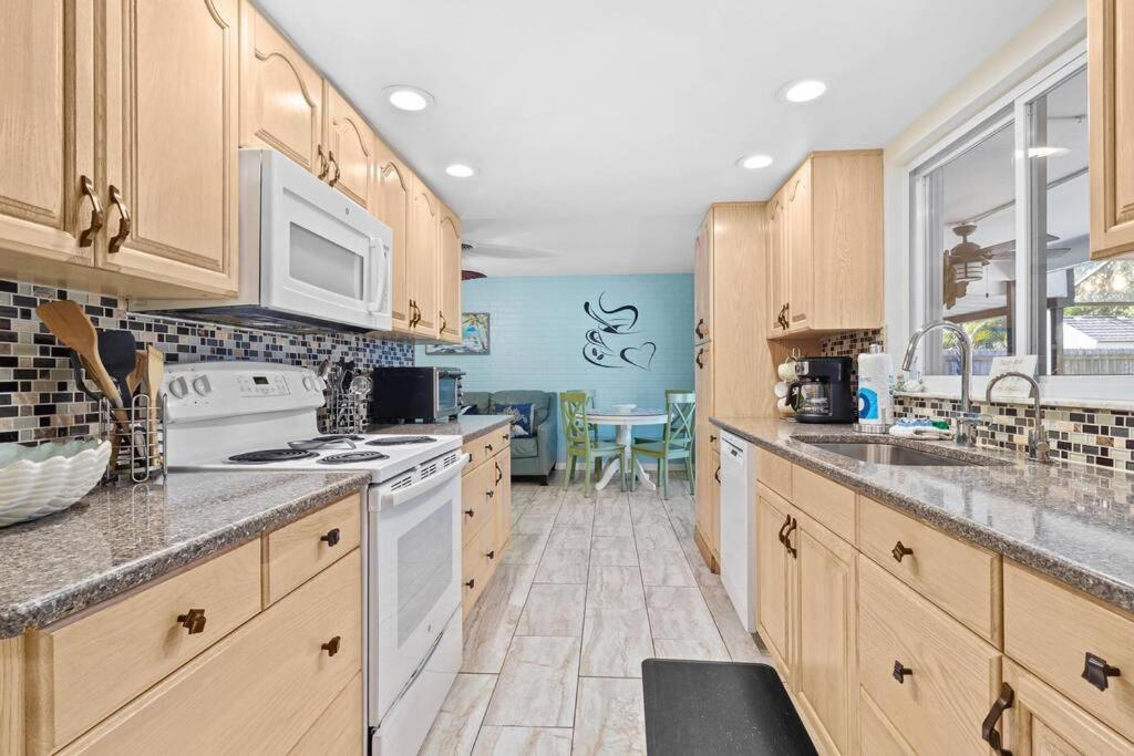Perfect For Family Gatherings With A Heated Pool! - Clearwater'S Clear Choice Екстер'єр фото